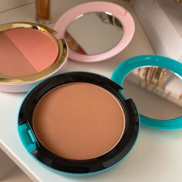 Mac Cosmetics bundle - Picture 3 of 4